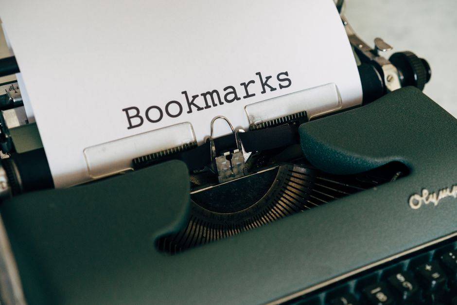 Close-up of a vintage typewriter with a paper labeled 'Bookmarks,' symbolizing retro writing and literature.